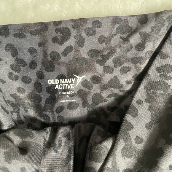 Old Navy Maternity Full-Panel PowerSoft Side Pocket 7/8 Length Legging Leopard S - Picture 3 of 8